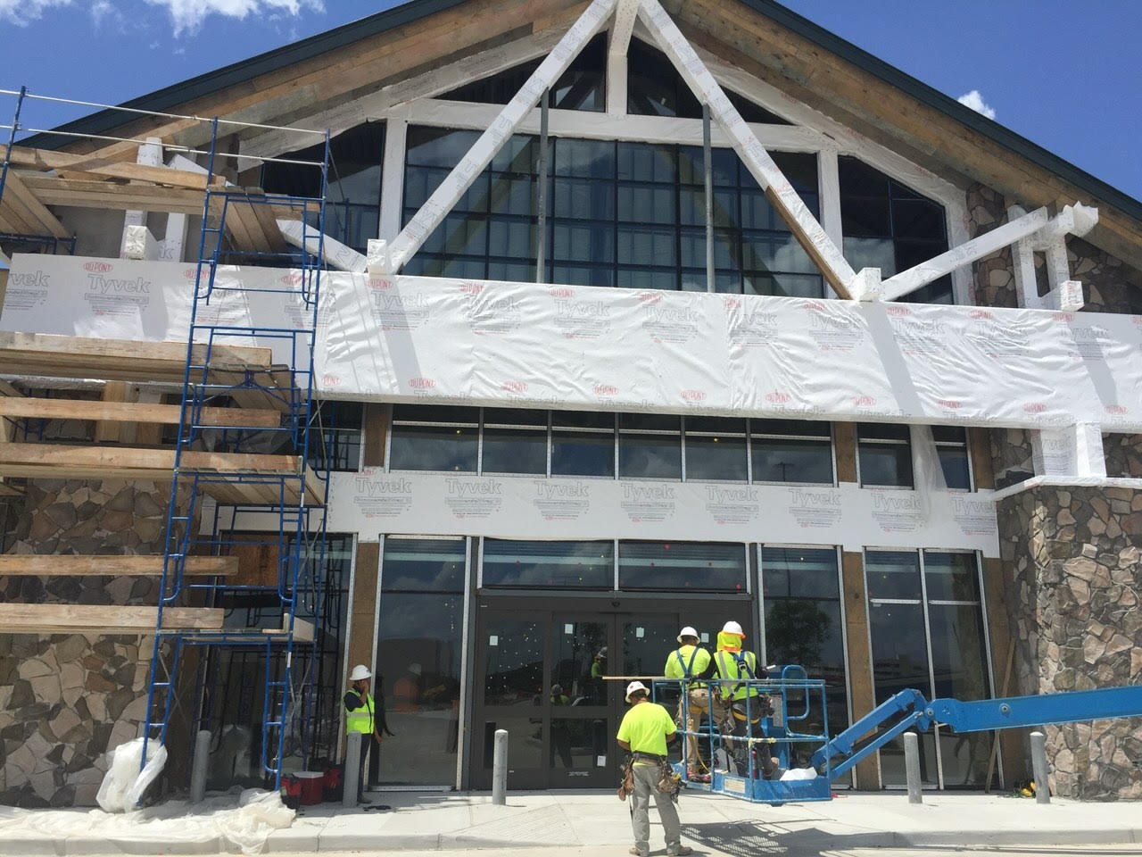 Commercial glass door and entrance system installation